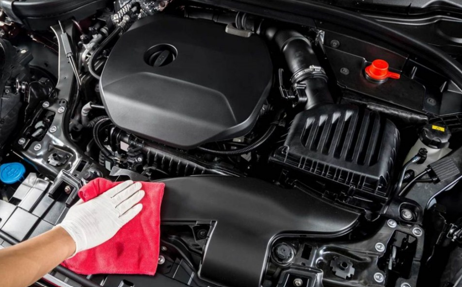 vệ-sinh-khoang-m&aacute;y-&ocirc;-t&ocirc;