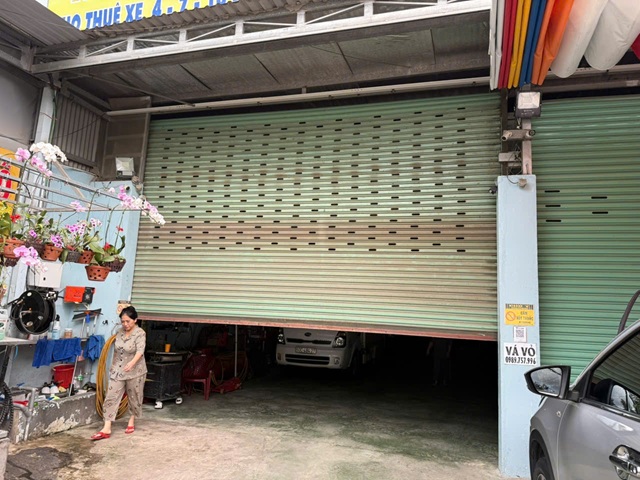Dịch-vụ-sơn-cửa-cuốn