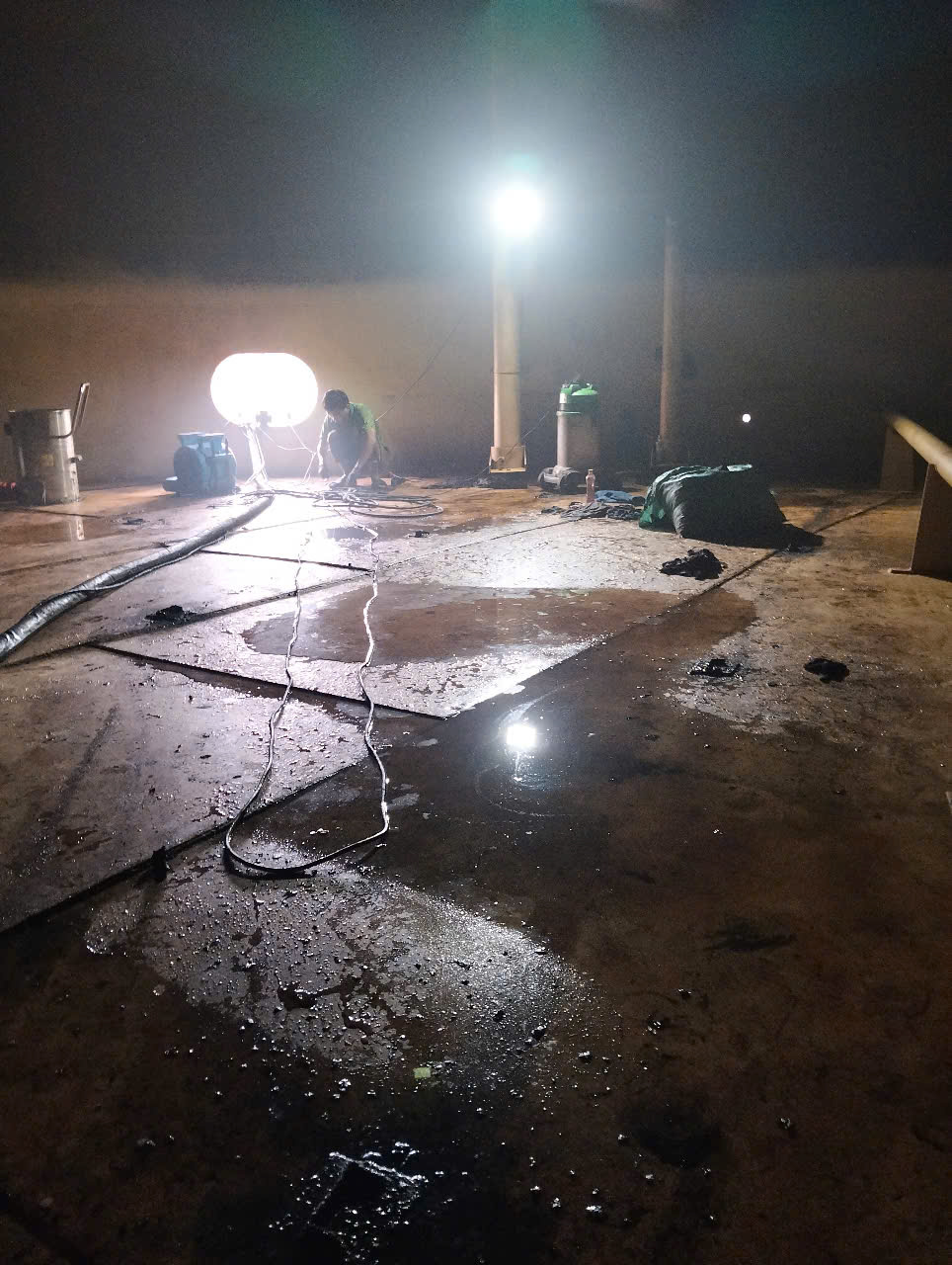 vệ-sinh-bồn-dầu-siêu-to-khổng-lồ vệ-sinh-bồn-dầu-siêu-to-khổng-lồ